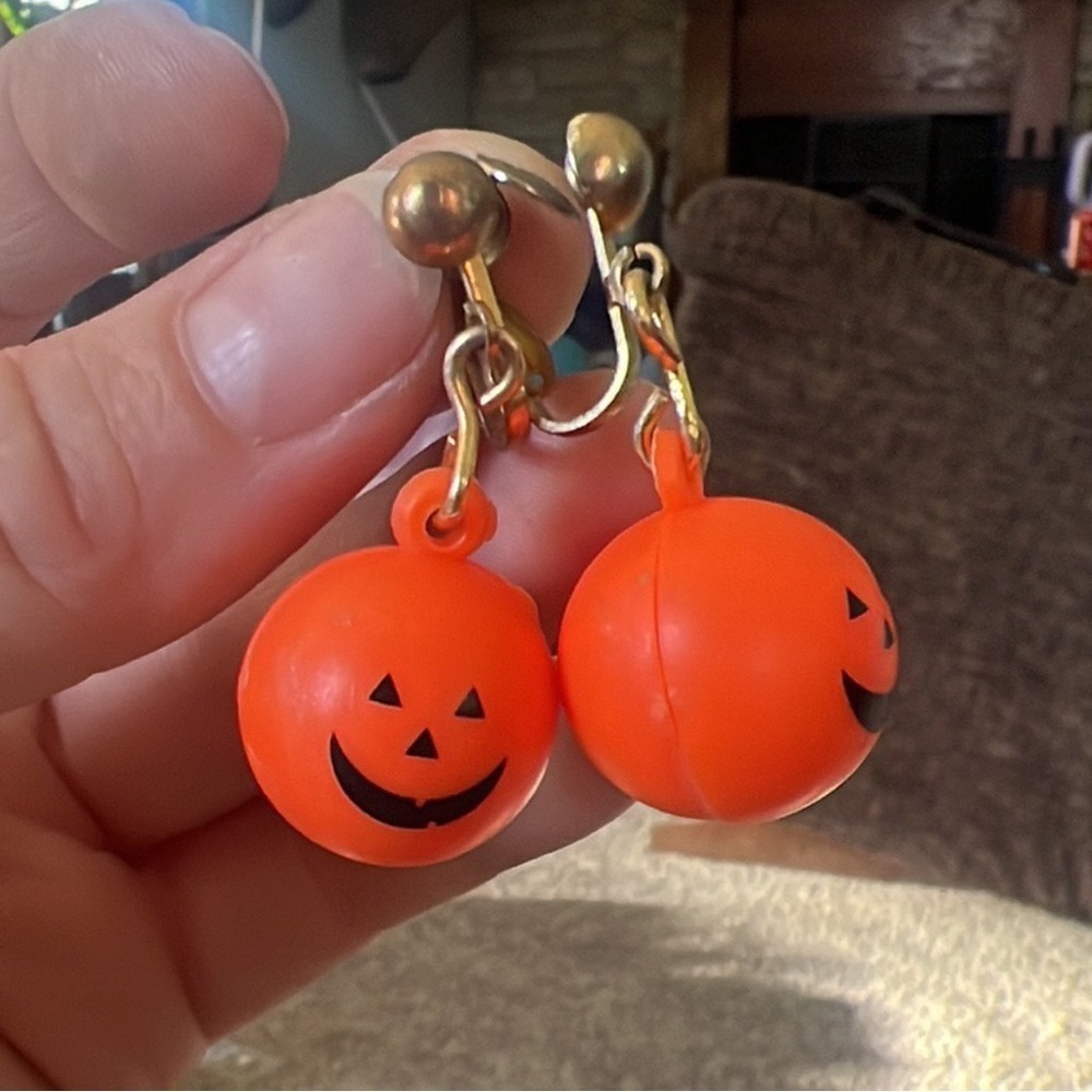 Vintage Happy Jack-O-Lantern Earrings - Picture 5 of 5